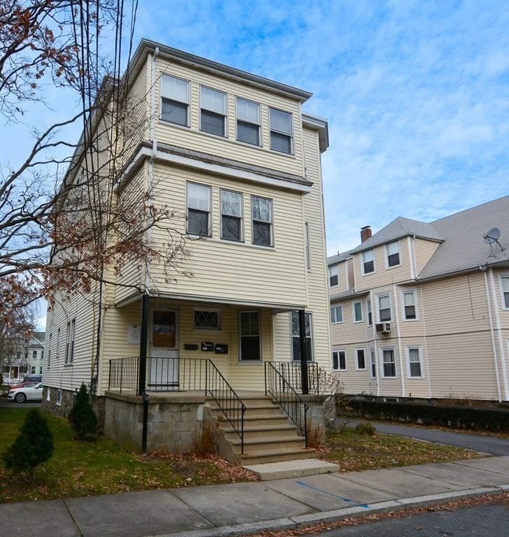 2 bed, 1 bath apartment for rent at 123 Birch St Unit 1, West Roxbury — photo 3 of 18
