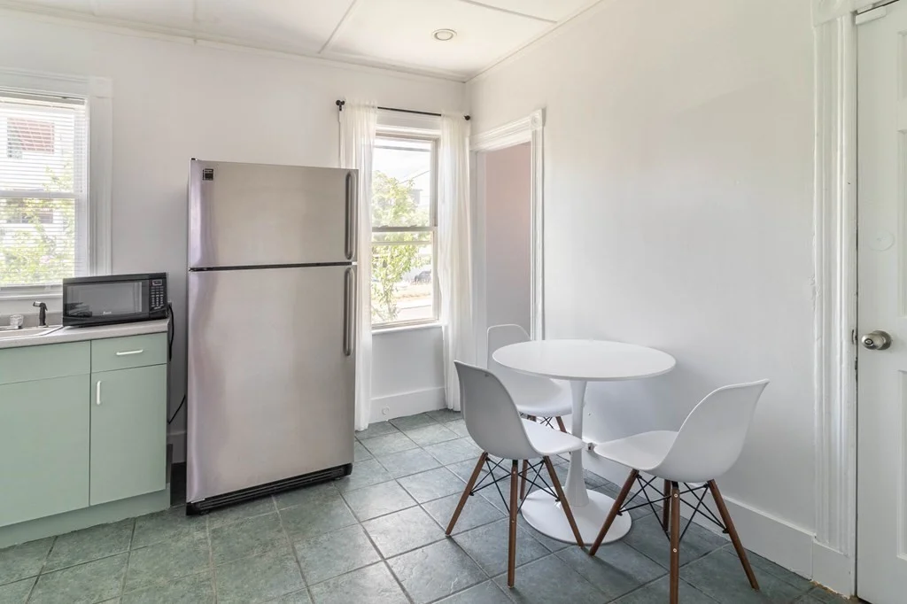 3 bed, 1 bath apartment for rent at 123 Boston St Unit 1, Boston — photo 3 of 13