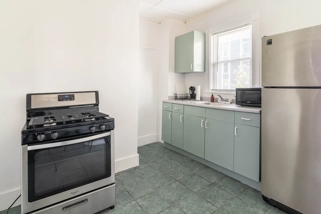 3 bed, 1 bath apartment for rent at 123 Boston St Unit 1, Boston — photo 1 of 13