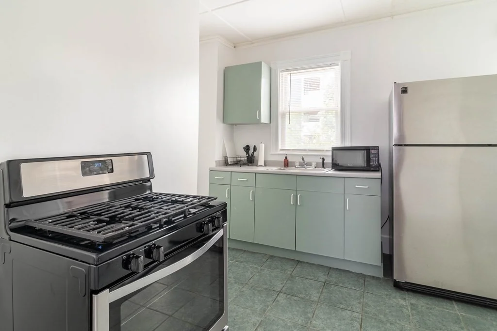 3 bed, 1 bath apartment for rent at 123 Boston St Unit 1, Boston — photo 2 of 13