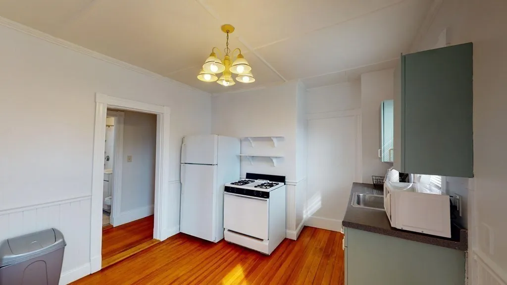 4 bed, 1 bath apartment for rent at 123 Boston St Unit 2, Boston — photo 3 of 18
