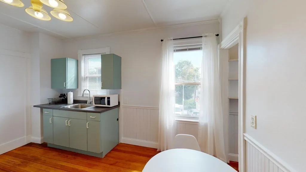 4 bed, 1 bath apartment for rent at 123 Boston St Unit 2, Boston — photo 2 of 18
