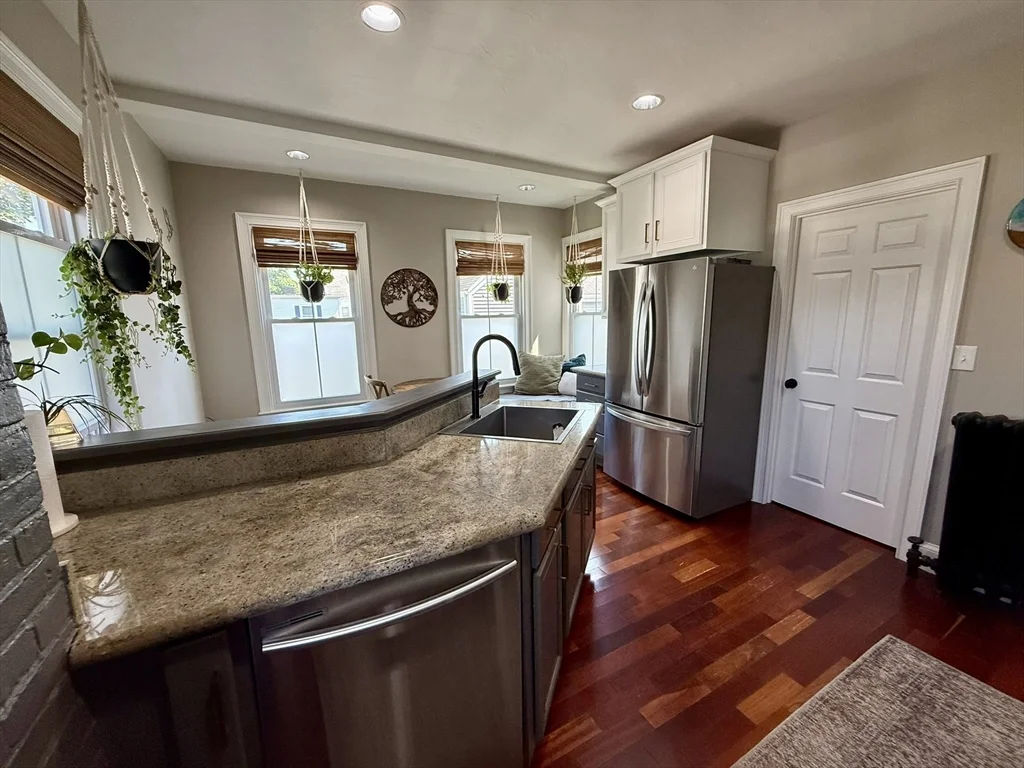2 bed, 1 bath apartment for rent at 123 Court St Unit 2, Braintree Highlands — photo 3 of 19
