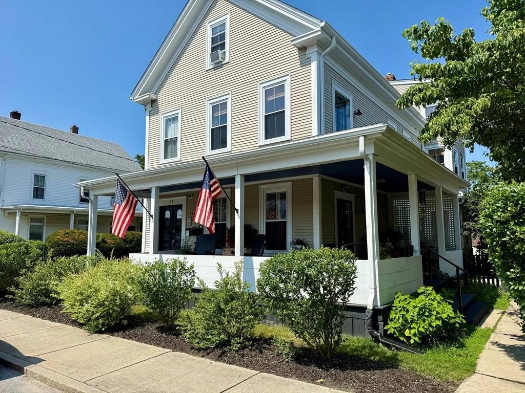 2 bed, 1 bath apartment for rent at 123 Court St Unit 2, Braintree Highlands