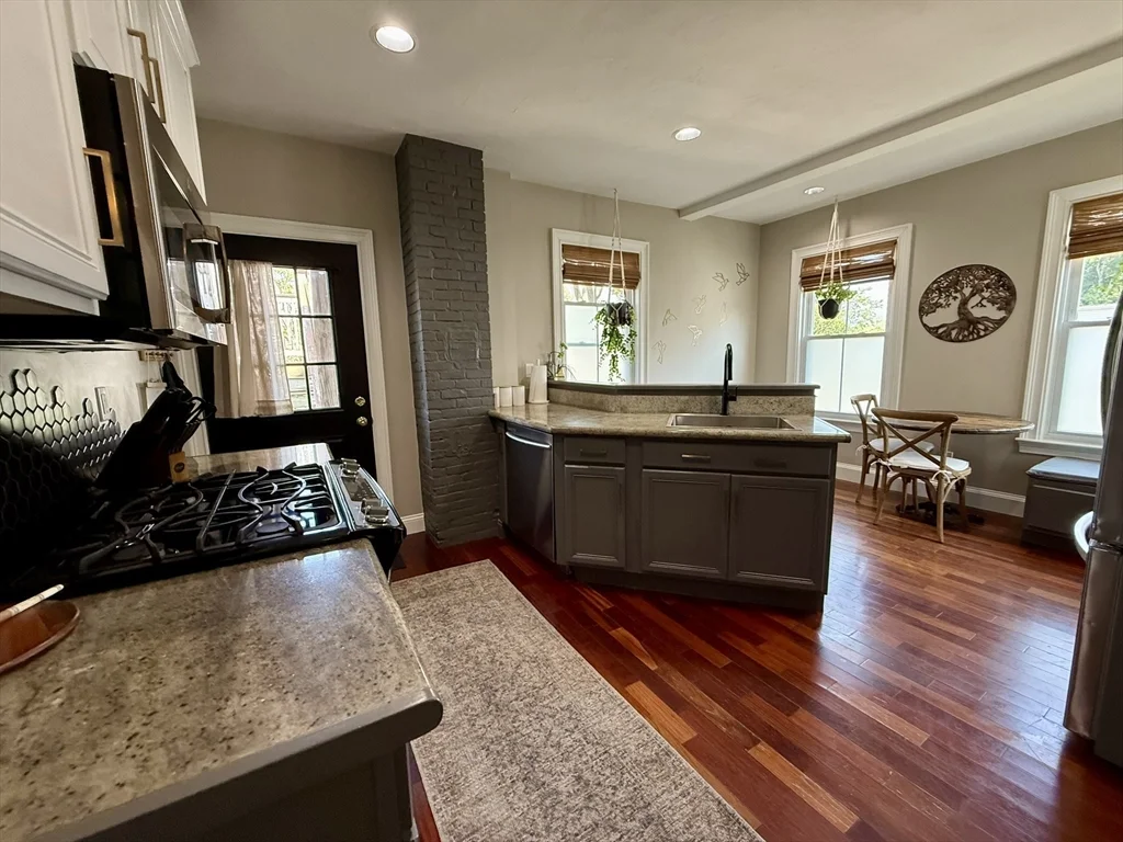 2 bed, 1 bath apartment for rent at 123 Court St Unit 2, Braintree Highlands — photo 4 of 19