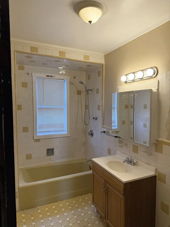 4 bed, 1 bath apartment for rent at 123 Glendower Rd Unit 1, Roslindale — photo 20 of 23