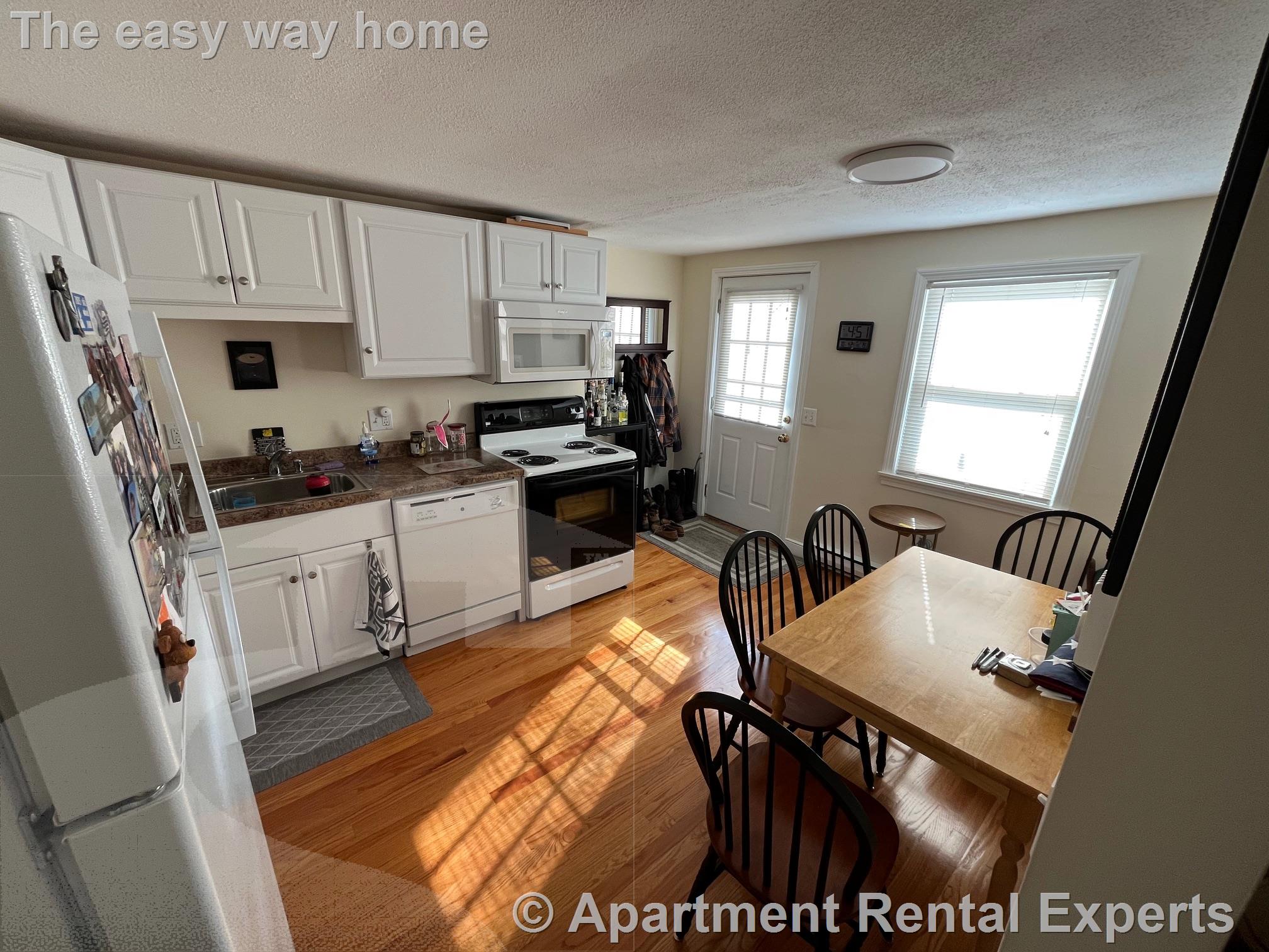 1 bed, 1 bath apartment for rent at 123 Hibbert St Unit 3, Arlington Heights — photo 2 of 10