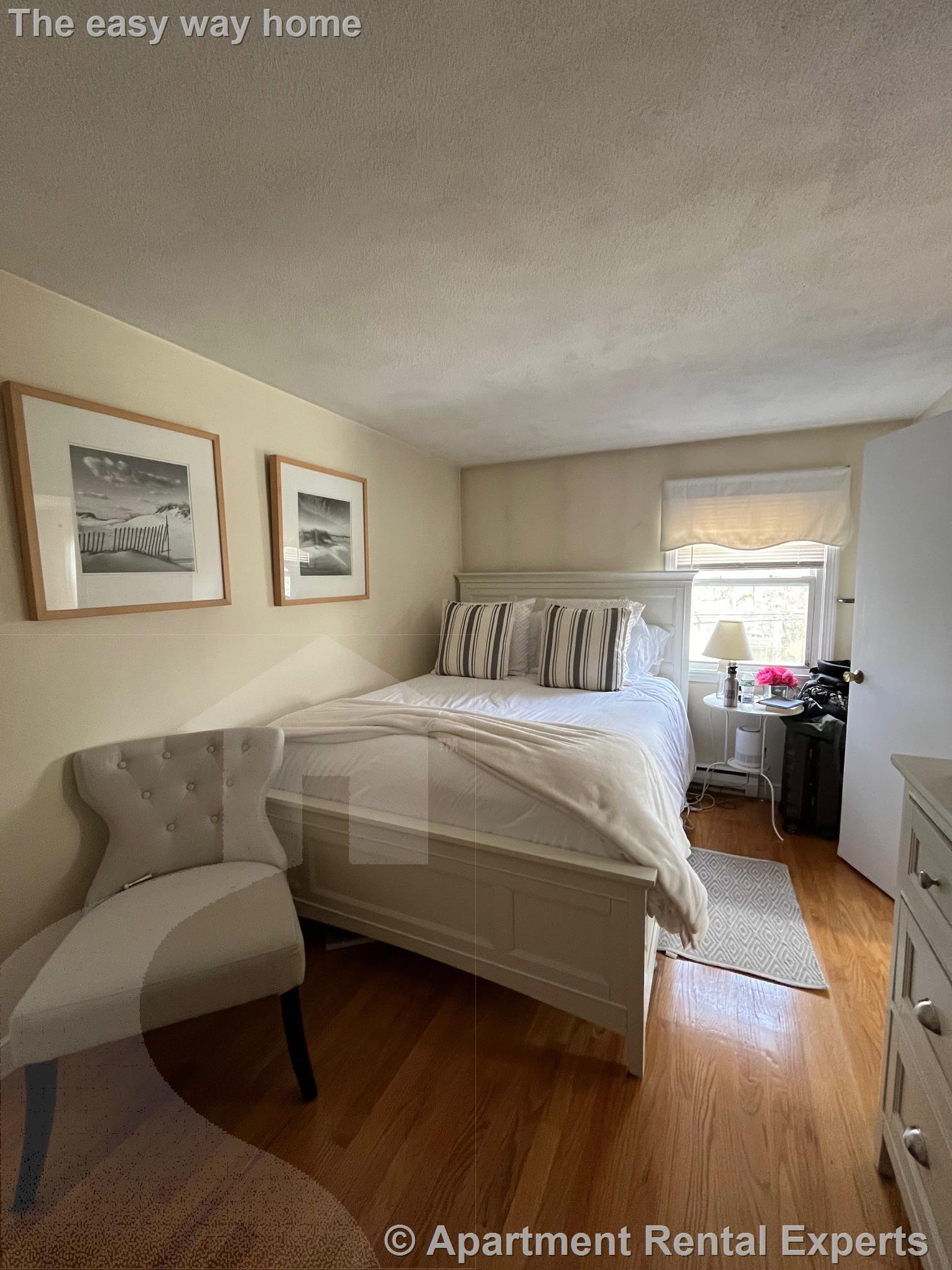 1 bed, 1 bath apartment for rent at 123 Hibbert St Unit 4, Arlington Heights — photo 5 of 7