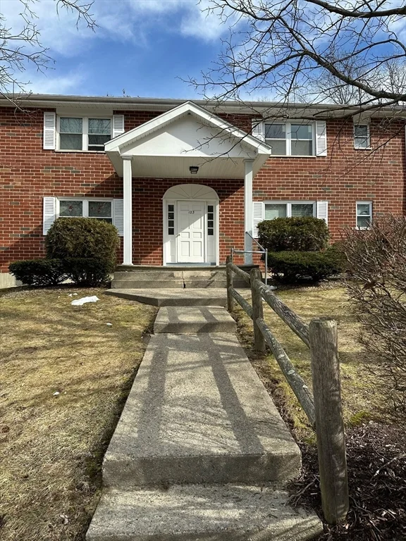 1 bed, 1 bath apartment for rent at 123 Litchfield Pines Dr Unit B, Leominster — photo 1 of 7