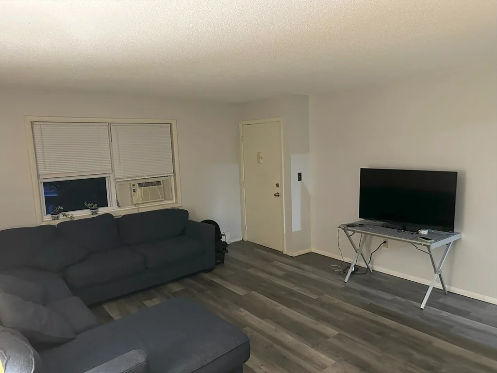 1 bed, 1 bath apartment for rent at 123 Litchfield Pines Dr Unit B, Leominster — photo 3 of 7