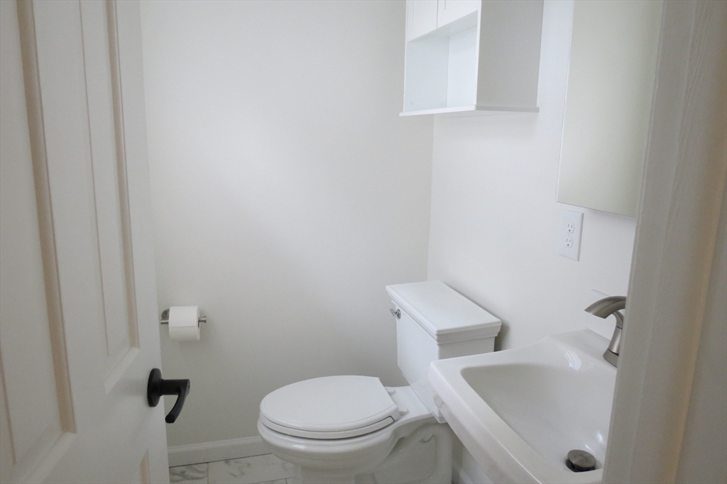3 bed, 1 bath apartment for rent at 123 Low St Unit 123, Newburyport — photo 13 of 25
