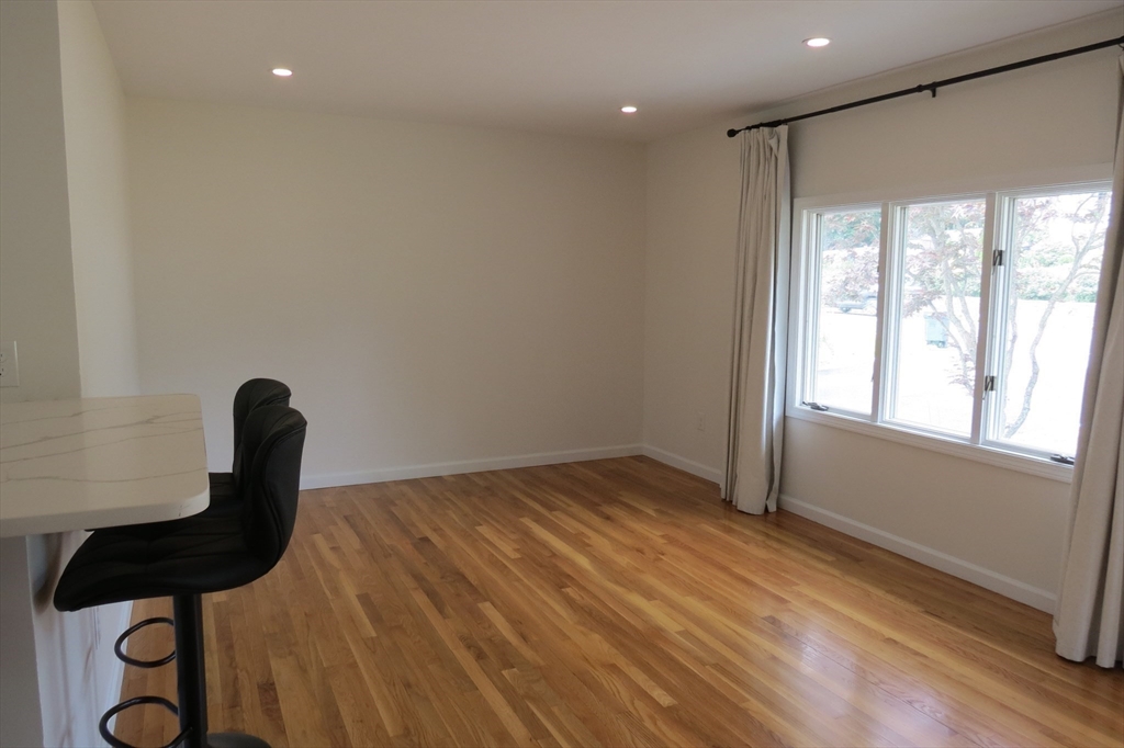 3 bed, 1 bath apartment for rent at 123 Low St Unit 123, Newburyport — photo 7 of 25