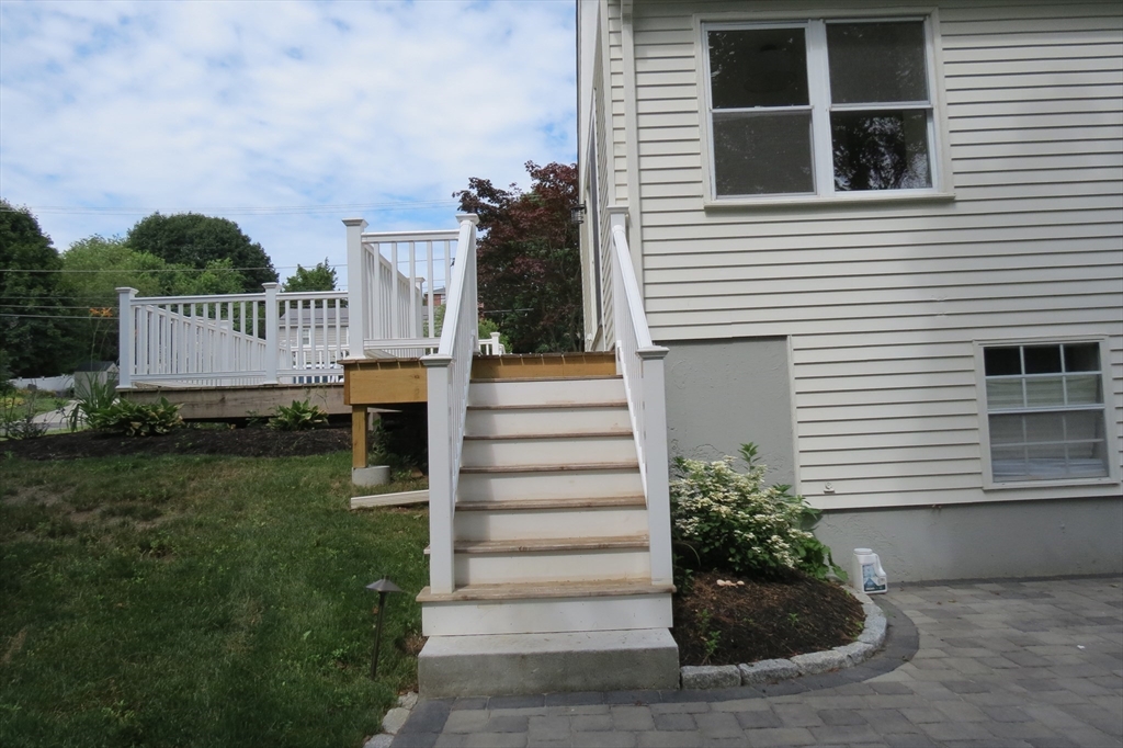 3 bed, 1 bath apartment for rent at 123 Low St Unit 123, Newburyport — photo 21 of 25