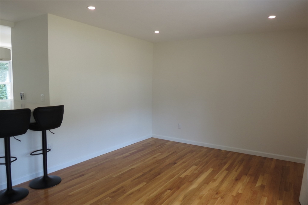 3 bed, 1 bath apartment for rent at 123 Low St Unit 123, Newburyport — photo 8 of 25