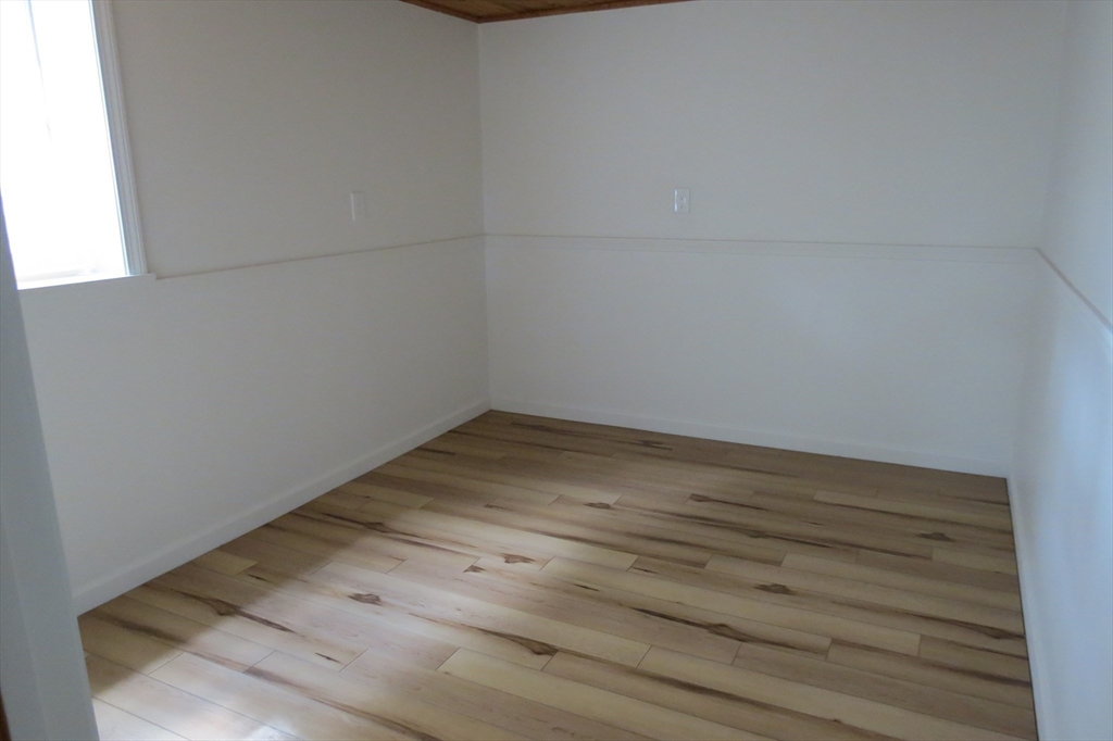 3 bed, 1 bath apartment for rent at 123 Low St Unit 123, Newburyport — photo 18 of 25
