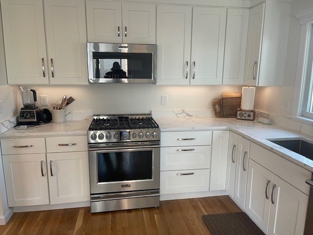 3 bed, 1 bath apartment for rent at 123 Low St Unit 123, Newburyport — photo 3 of 25