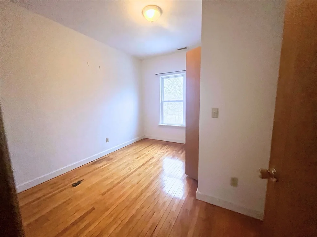2 bed, 1 bath apartment for rent at 123 Mayfield St Unit 2nd Floor, Worcester — photo 5 of 11