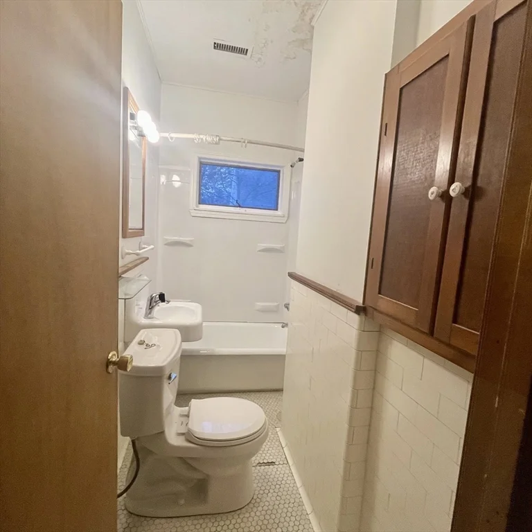 2 bed, 1 bath apartment for rent at 123 Mayfield St Unit 2nd Floor, Worcester — photo 10 of 11