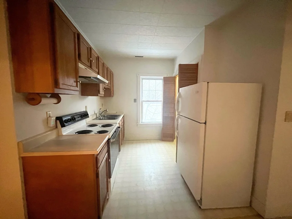 2 bed, 1 bath apartment for rent at 123 Mayfield St Unit 2nd Floor, Worcester — photo 3 of 11