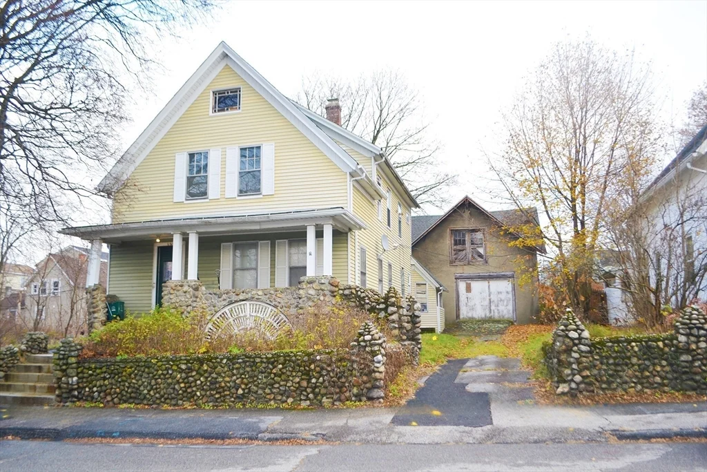 2 bed, 1 bath apartment for rent at 123 Mayfield St Unit 2nd Floor, Worcester — photo 1 of 11