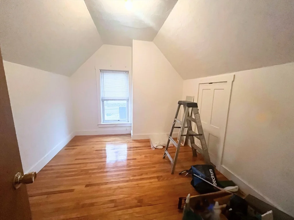 2 bed, 1 bath apartment for rent at 123 Mayfield St Unit 2nd Floor, Worcester — photo 4 of 11