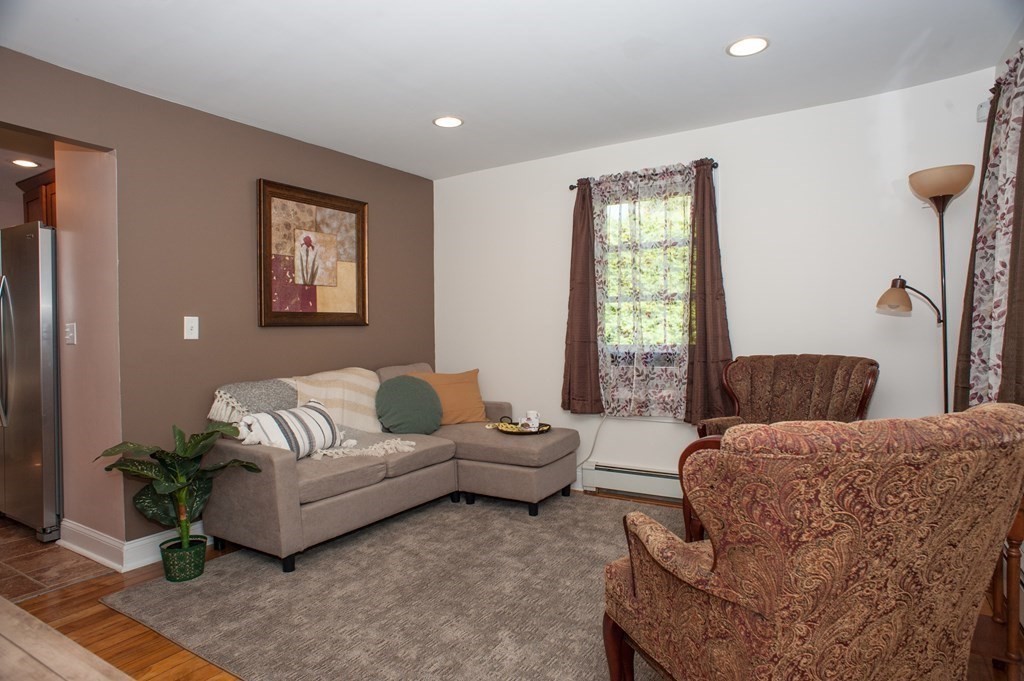 3 bed, 1 bath apartment for rent at 123 N Main St, Uxbridge — photo 4 of 23