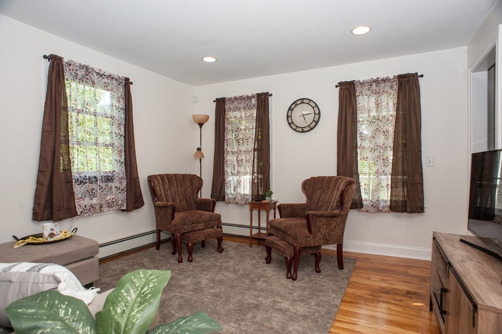 3 bed, 1 bath apartment for rent at 123 N Main St, Uxbridge — photo 6 of 23