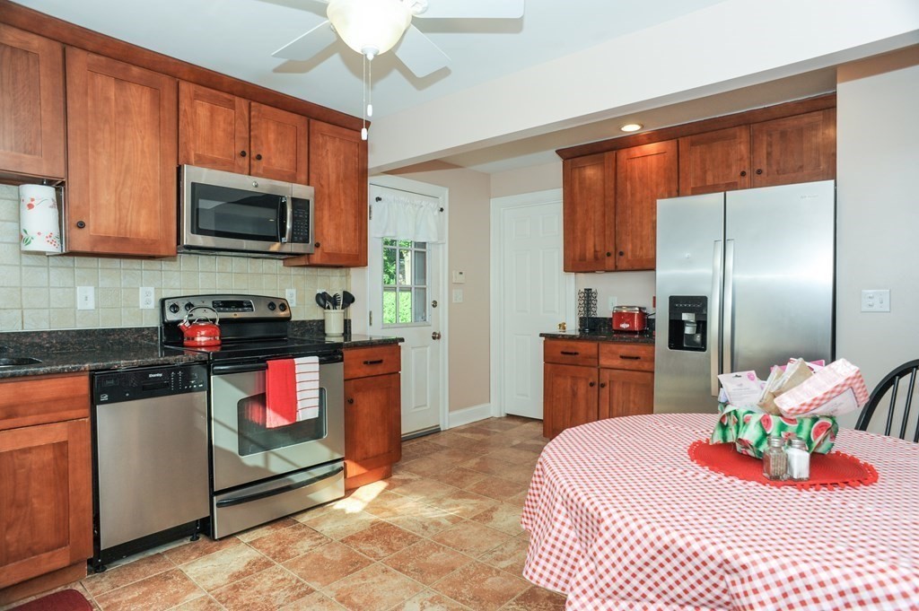 3 bed, 1 bath apartment for rent at 123 N Main St, Uxbridge — photo 8 of 23