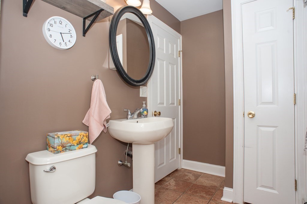 3 bed, 1 bath apartment for rent at 123 N Main St, Uxbridge — photo 13 of 23