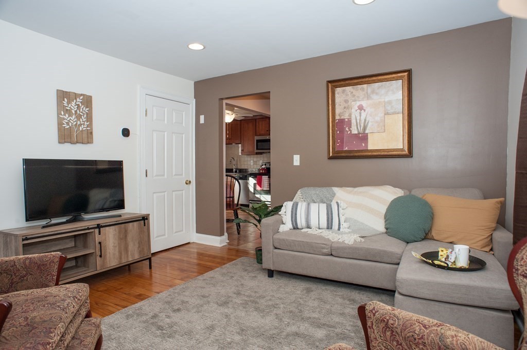3 bed, 1 bath apartment for rent at 123 N Main St, Uxbridge — photo 5 of 23