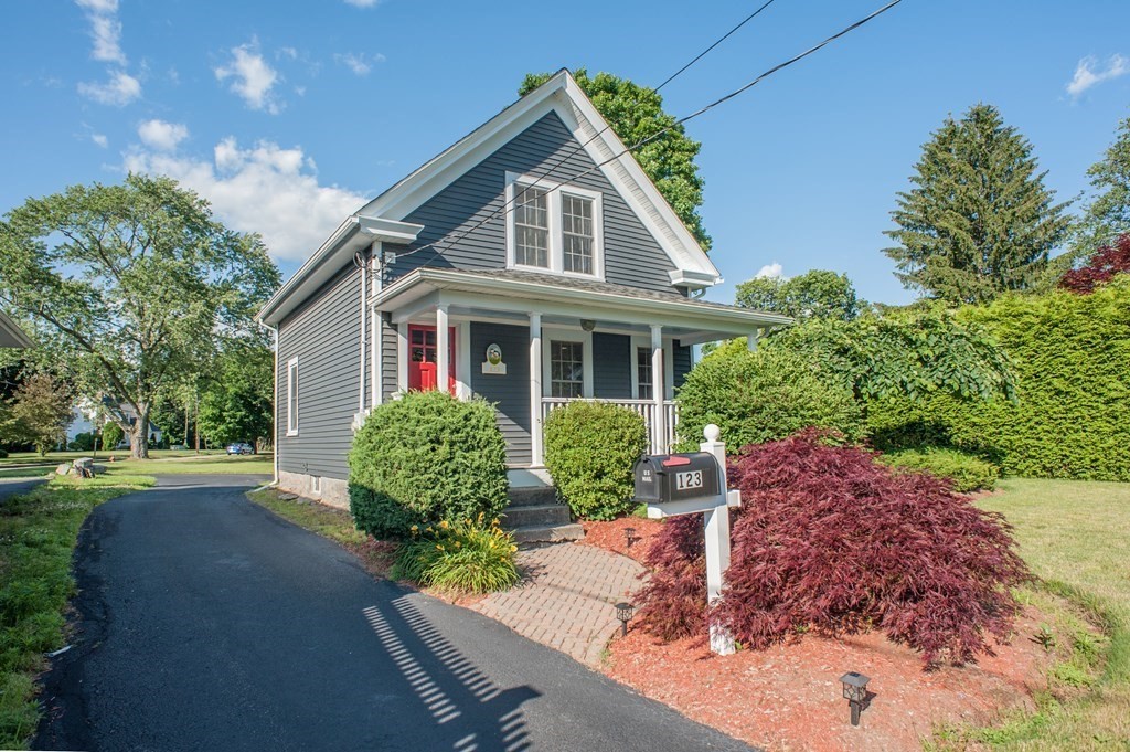 3 bed, 1 bath apartment for rent at 123 N Main St, Uxbridge