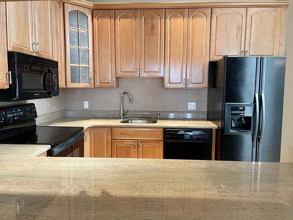 3 bed, 2 bath apartment for rent at 123 Newbury St Unit 4, Back Bay — photo 6 of 18