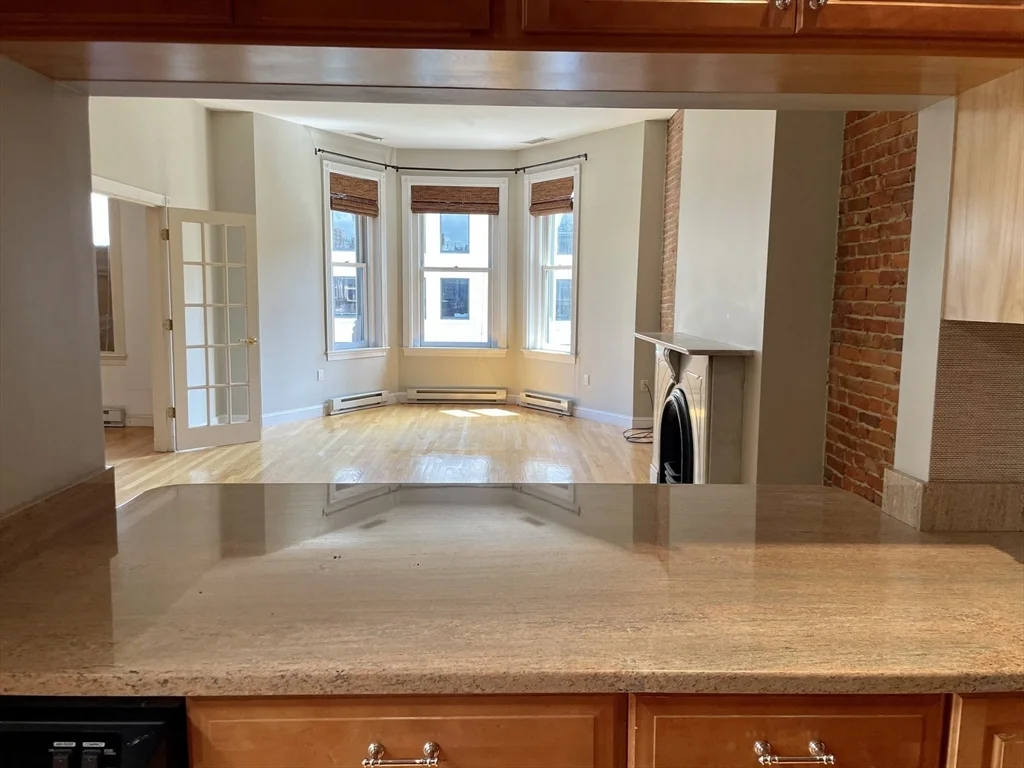 3 bed, 2 bath apartment for rent at 123 Newbury St Unit 4, Back Bay — photo 5 of 18