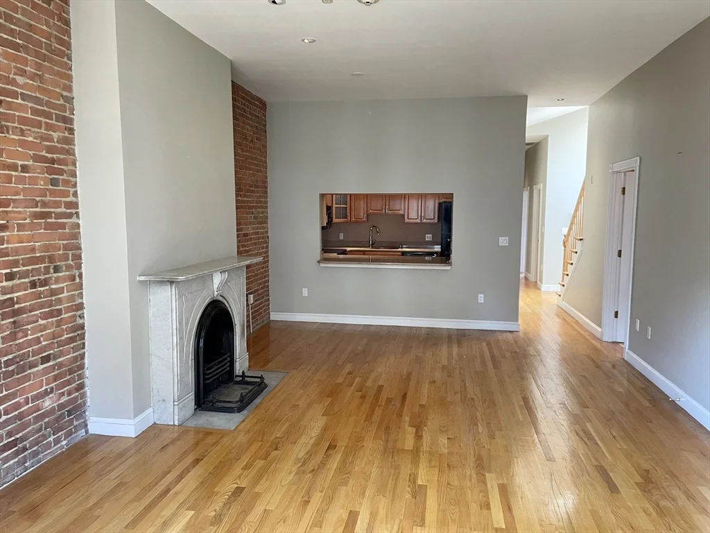 3 bed, 2 bath apartment for rent at 123 Newbury St Unit 4, Back Bay — photo 3 of 18