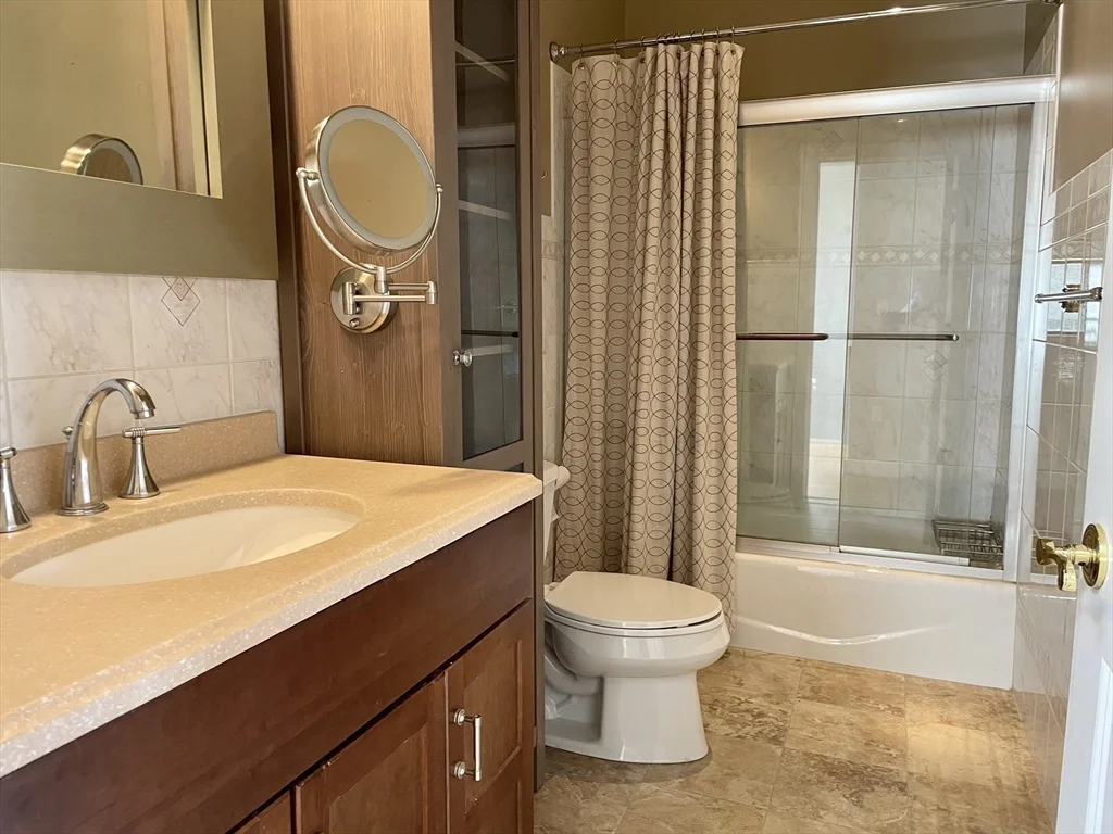 3 bed, 2 bath apartment for rent at 123 Newbury St Unit 4, Back Bay — photo 11 of 18