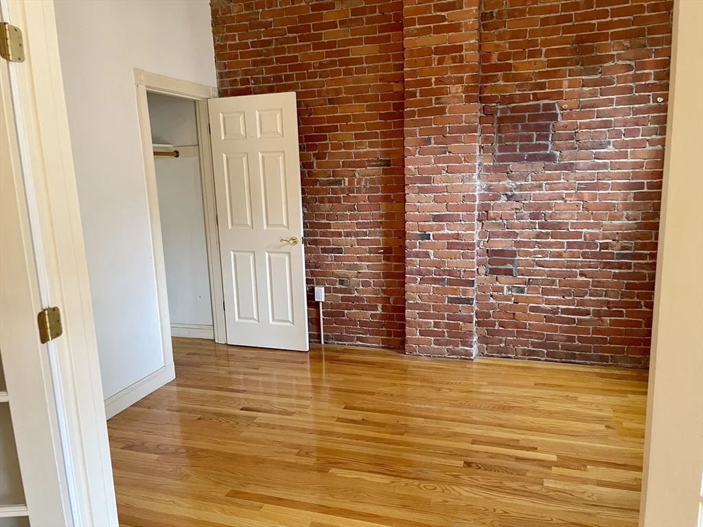 3 bed, 2 bath apartment for rent at 123 Newbury St Unit 4, Back Bay — photo 10 of 18