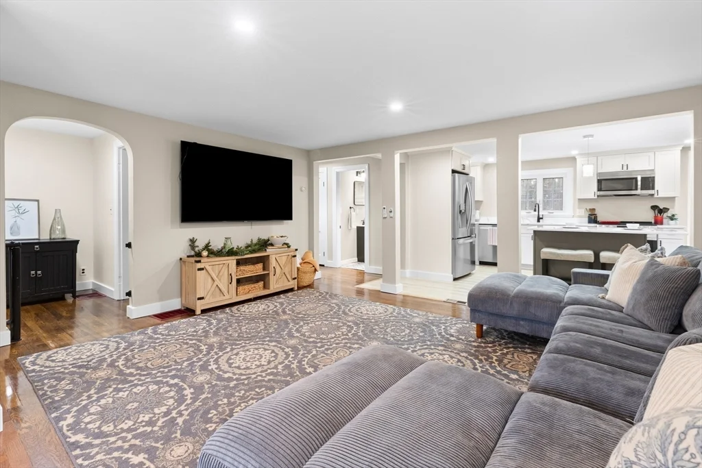 4 bed, 2 bath apartment for rent at 123 Pond St, Georgetown — photo 10 of 28