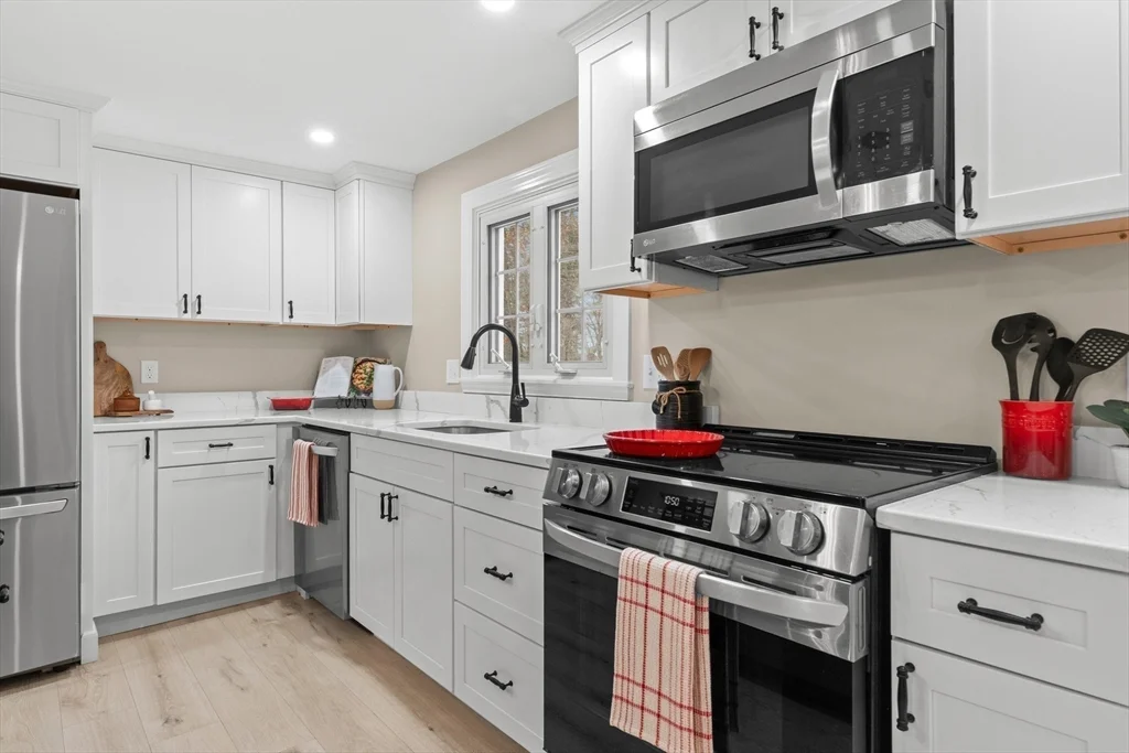 4 bed, 2 bath apartment for rent at 123 Pond St, Georgetown — photo 8 of 28