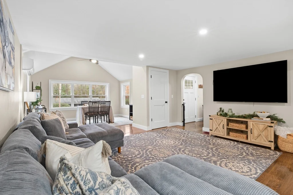 4 bed, 2 bath apartment for rent at 123 Pond St, Georgetown — photo 12 of 28