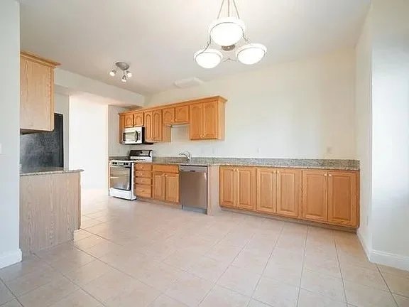 3 bed, 2 bath apartment for rent at 123 Revere St Unit F, Canton — photo 3 of 10