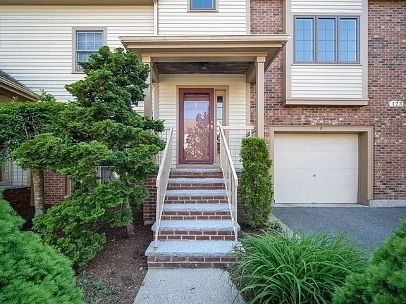 3 bed, 2 bath apartment for rent at 123 Revere St Unit F, Canton — photo 2 of 10