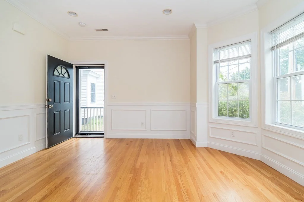 3 bed, 2 bath apartment for rent at 123 Russell St Unit 1, Waltham — photo 4 of 12