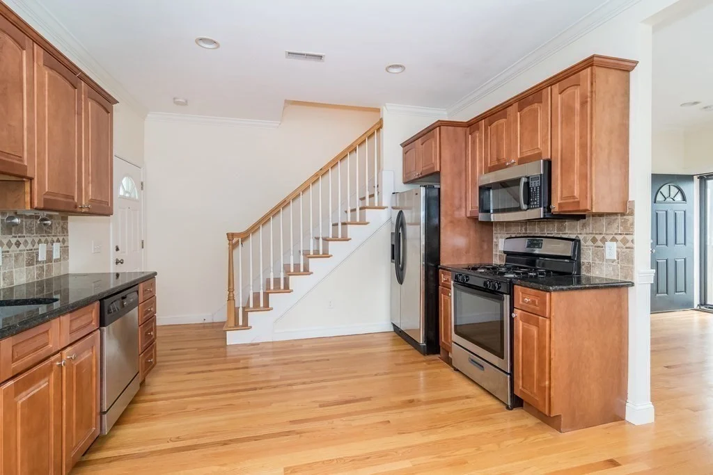 3 bed, 2 bath apartment for rent at 123 Russell St Unit 1, Waltham — photo 7 of 12