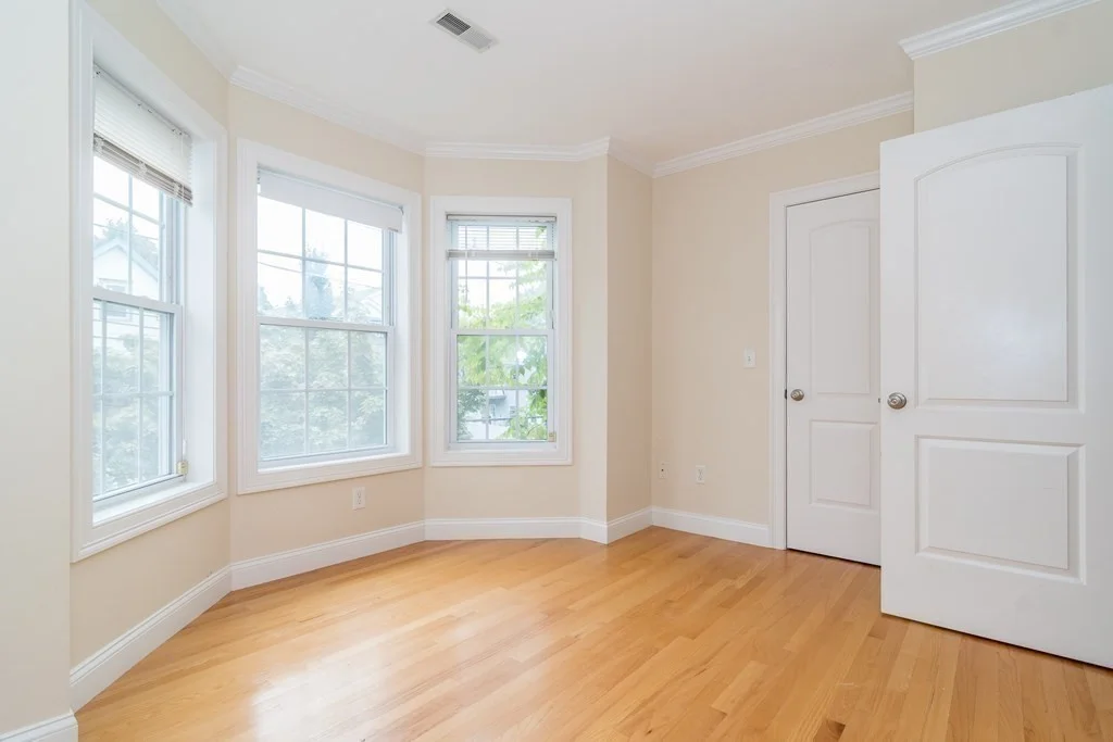 3 bed, 2 bath apartment for rent at 123 Russell St Unit 1, Waltham — photo 2 of 12