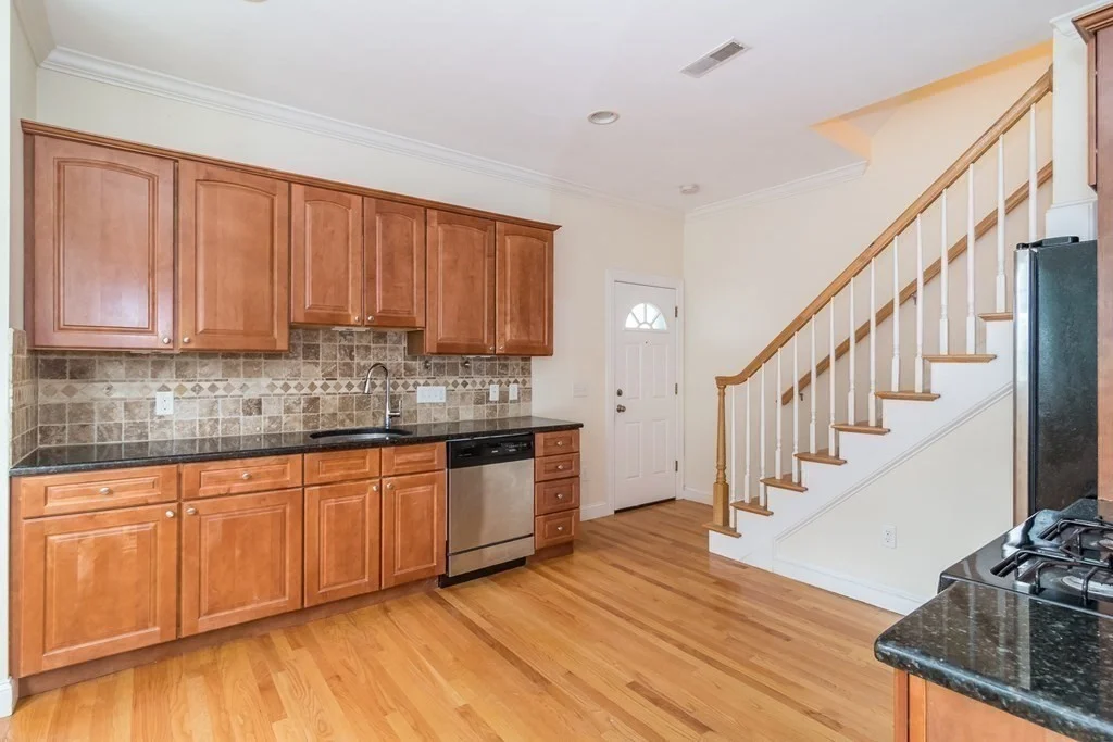 3 bed, 2 bath apartment for rent at 123 Russell St Unit 1, Waltham — photo 6 of 12