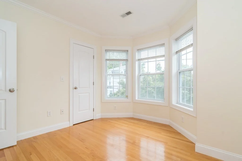 3 bed, 2 bath apartment for rent at 123 Russell St Unit 1, Waltham — photo 3 of 12