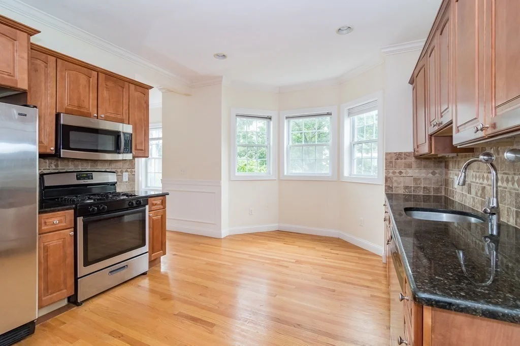 3 bed, 2 bath apartment for rent at 123 Russell St Unit 1, Waltham — photo 5 of 12