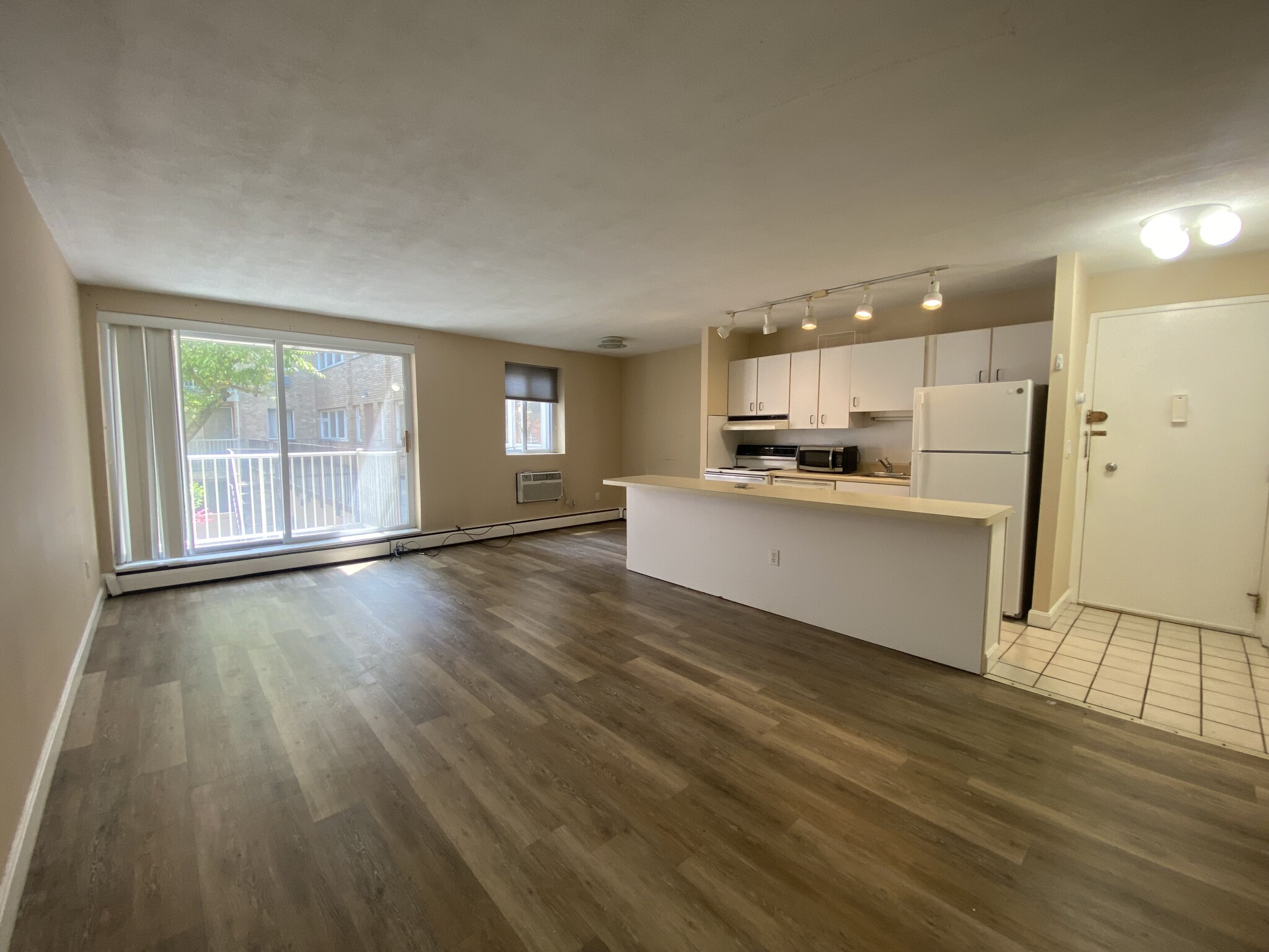 1 bed, 1 bath apartment for rent at 123 Sewall Ave Unit 1A, Coolidge Corner — photo 2 of 20