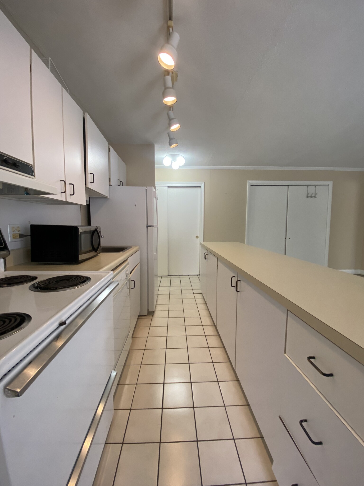 1 bed, 1 bath apartment for rent at 123 Sewall Ave Unit 1A, Coolidge Corner — photo 8 of 20