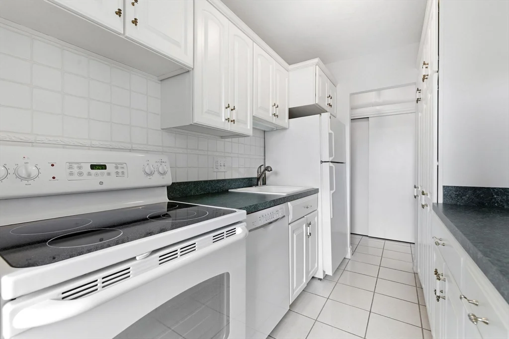 1 bed, 1 bath apartment for rent at 123 Sewall Ave Unit 3A, Coolidge Corner — photo 14 of 30